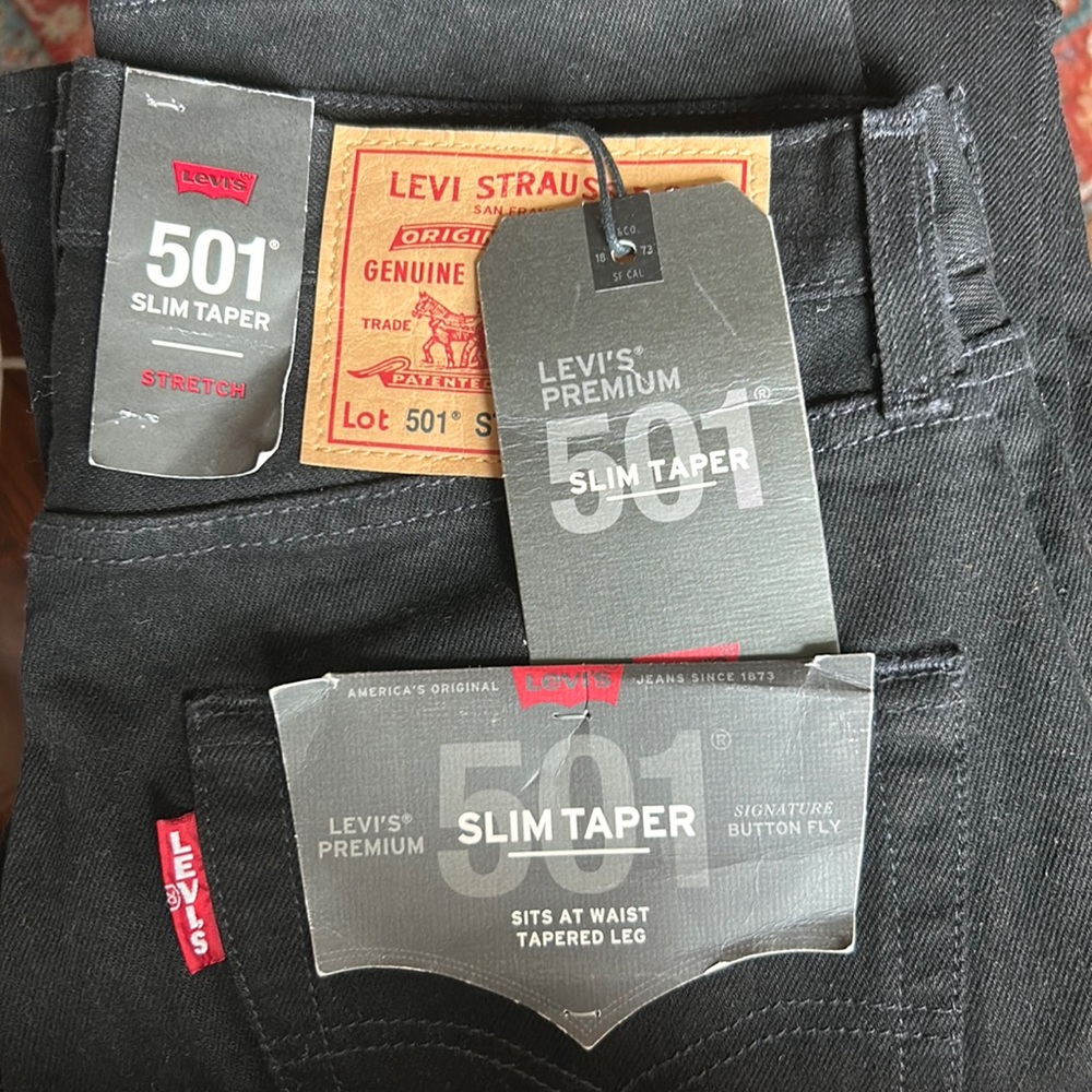 Levi 501 slim taper NWT
